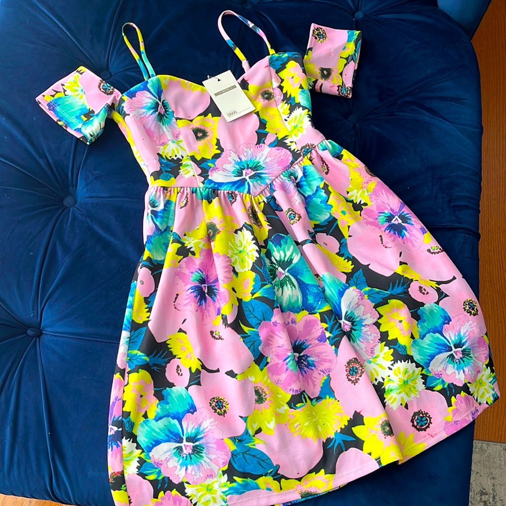 Petite cold shoulder floral print dress